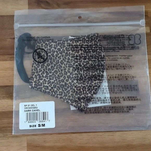 NWT Michael Kors face mask size S/M - Picture 2 of 3